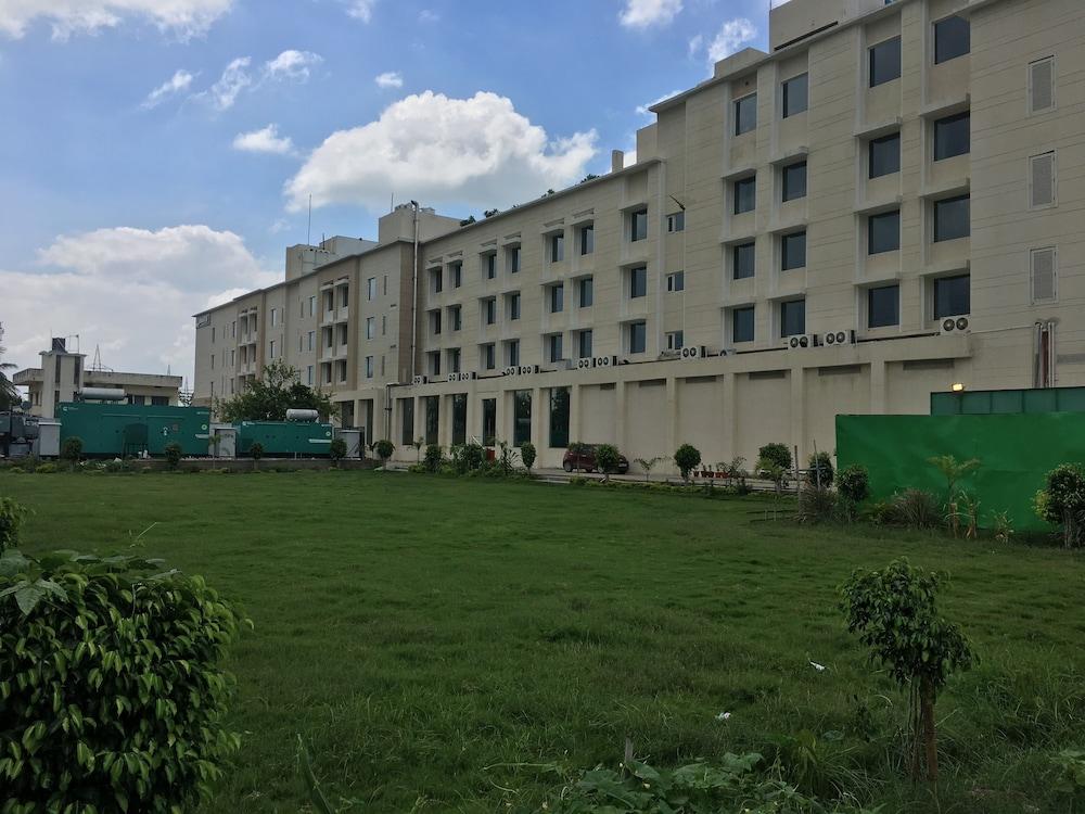 Hotel Oaks Bodhgaya Extérieur photo